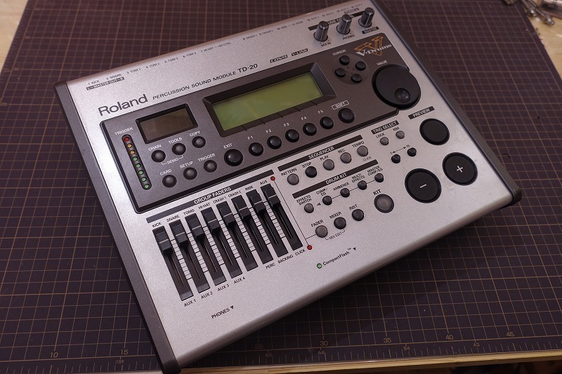 お得な情報満載 Roland 液晶難あり 電子ドラム TD-20 打楽器